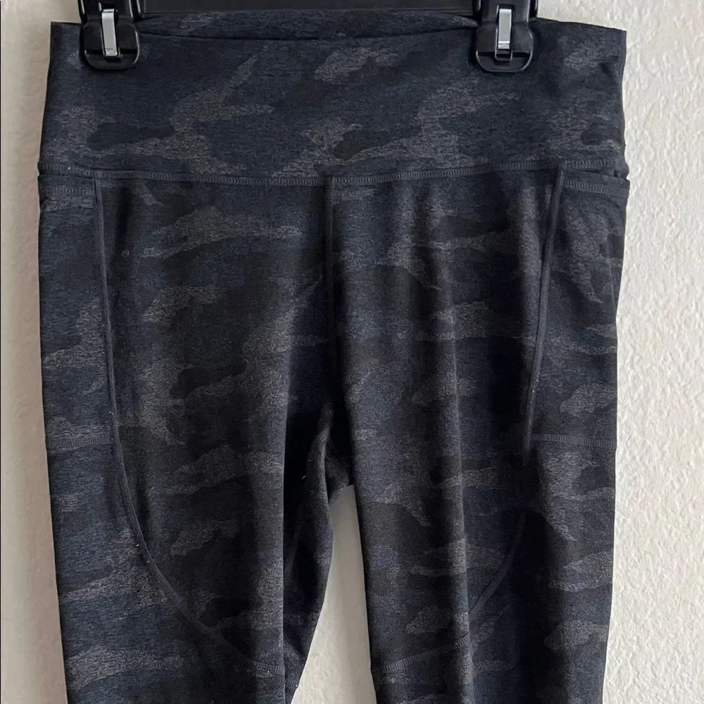 Vuroi Women's Black and Gray Camouflage Leggings in Size L - Picture 2 of 9